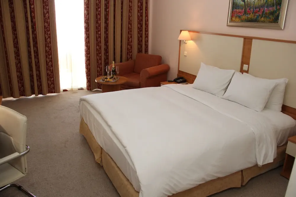 HOTEL: Apollo Spa Resort