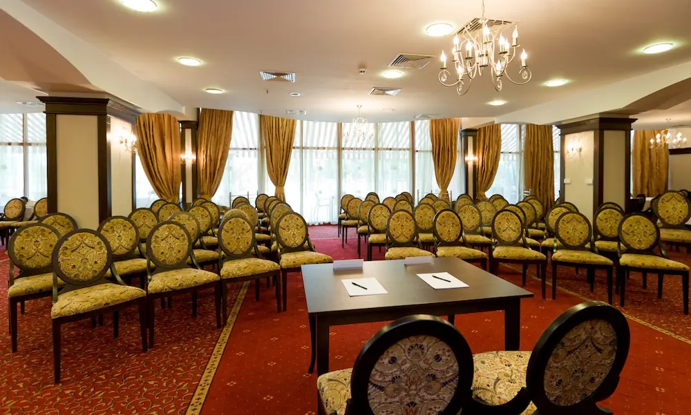 HOTEL: Apollo Spa Resort