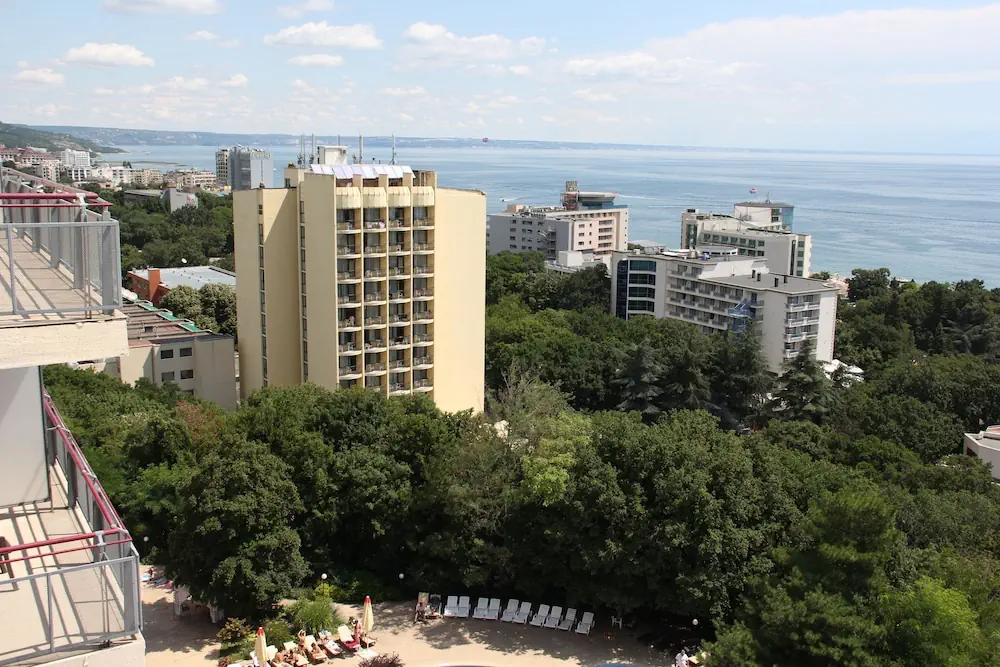 HOTEL: Apollo Spa Resort