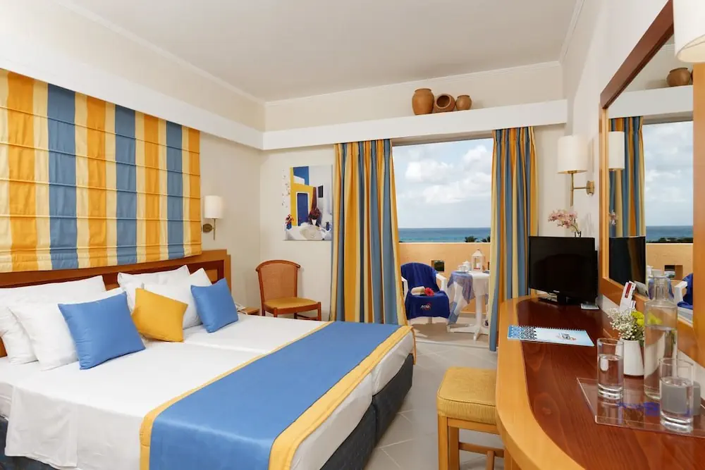 HOTEL: Anissa Beach and Village