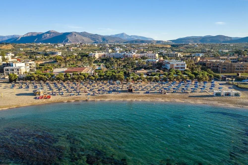 HOTEL: Anissa Beach and Village