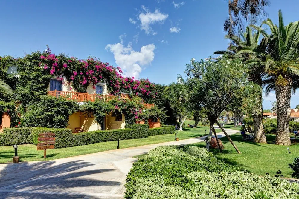 HOTEL: Anissa Beach and Village
