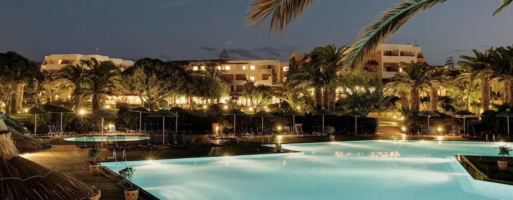 HOTEL: Anissa Beach and Village