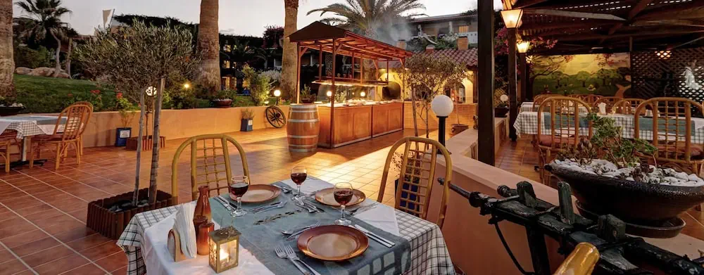 HOTEL: Anissa Beach and Village