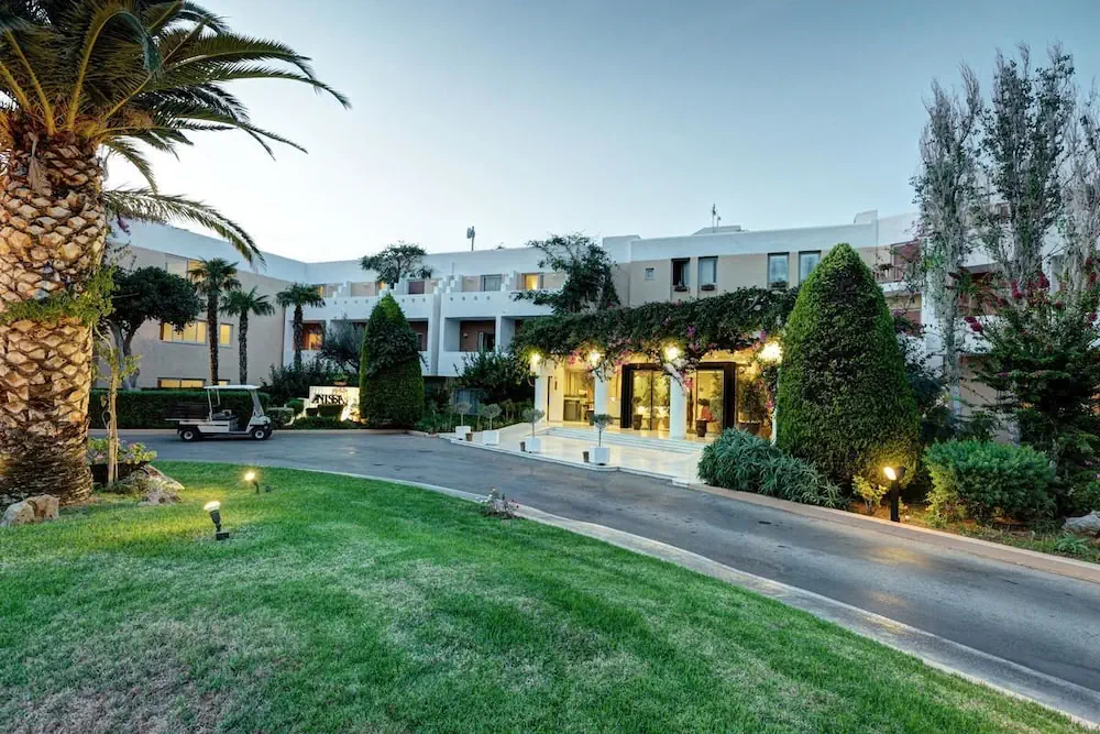 HOTEL: Anissa Beach and Village