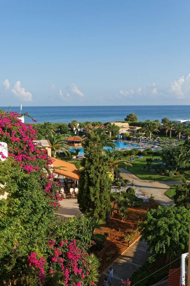 HOTEL: Anissa Beach and Village