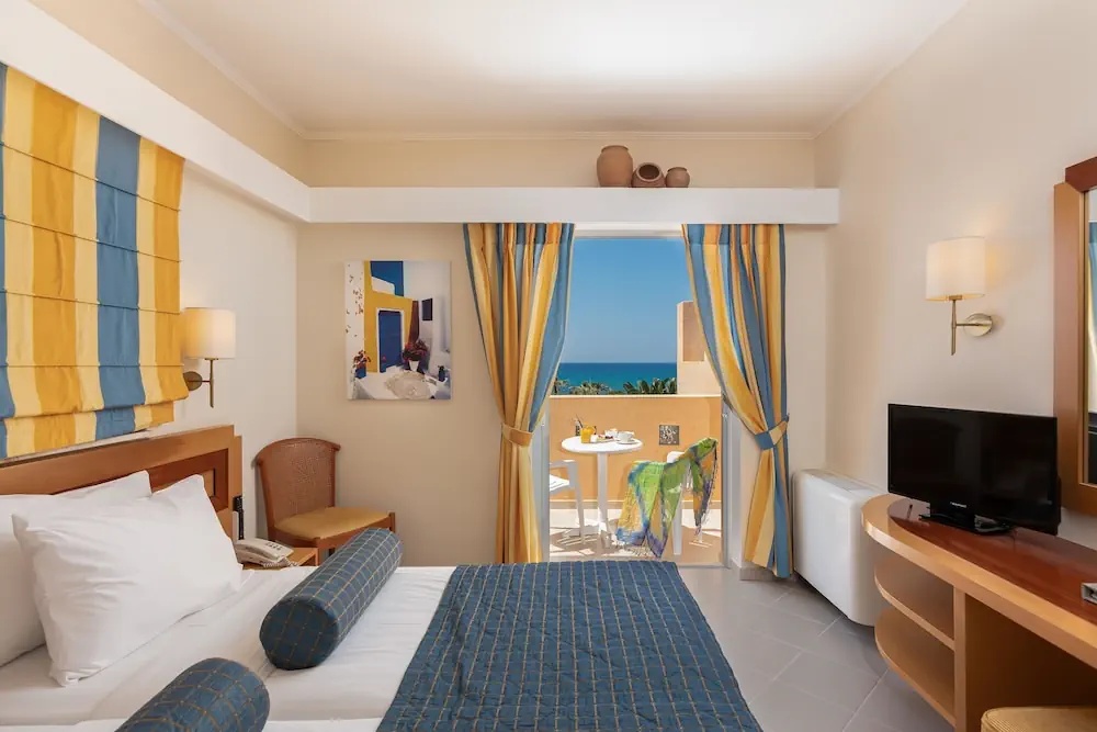 HOTEL: Anissa Beach and Village