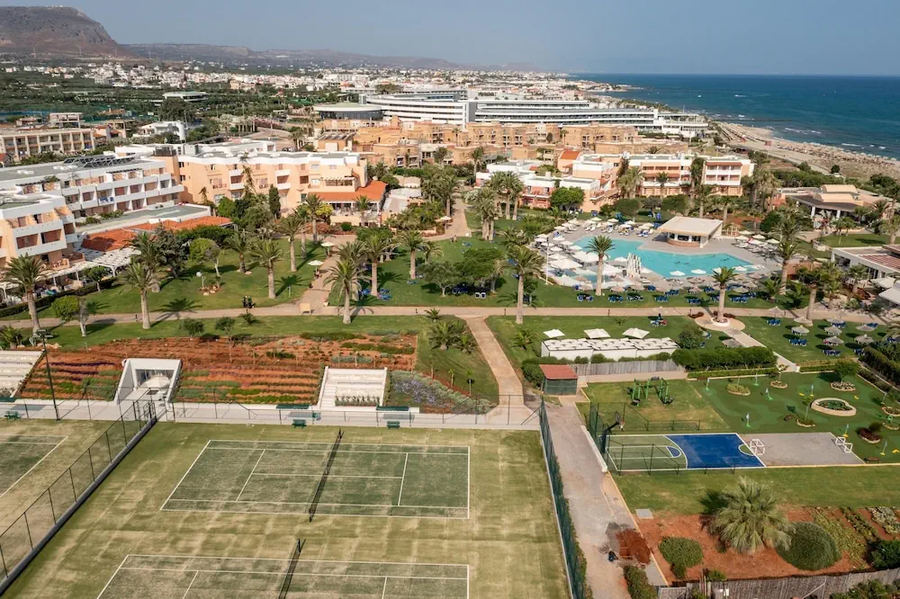 HOTEL: Anissa Beach and Village