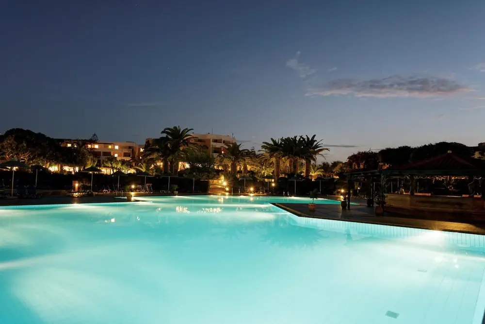 HOTEL: Anissa Beach and Village