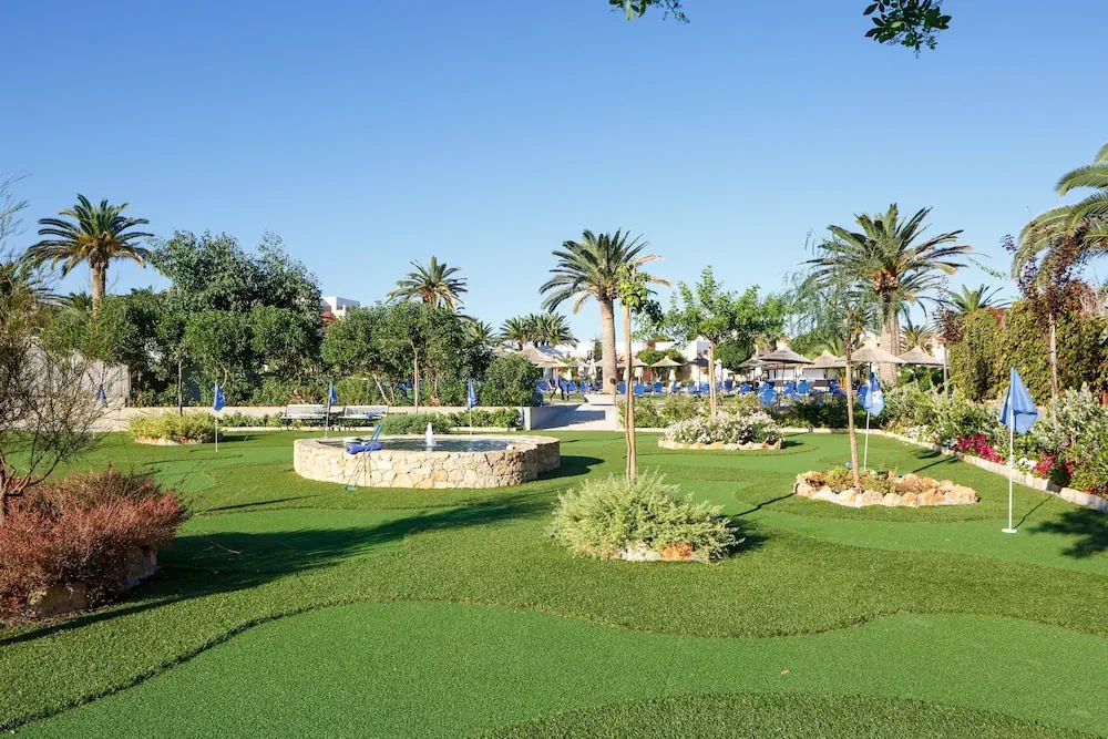 HOTEL: Anissa Beach and Village