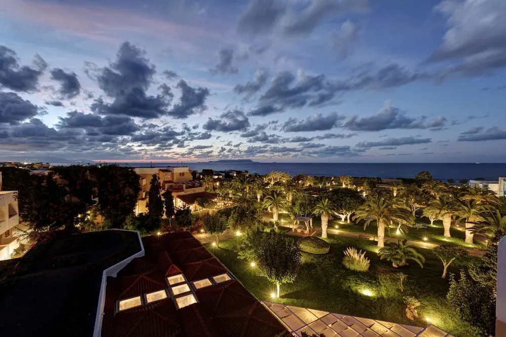 HOTEL: Anissa Beach and Village