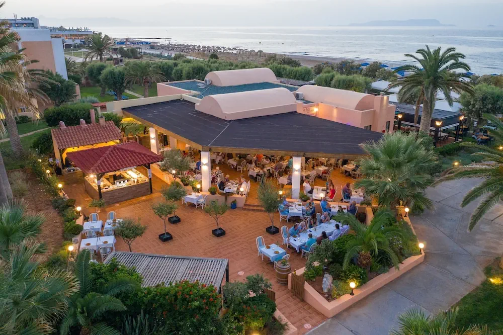 HOTEL: Anissa Beach and Village