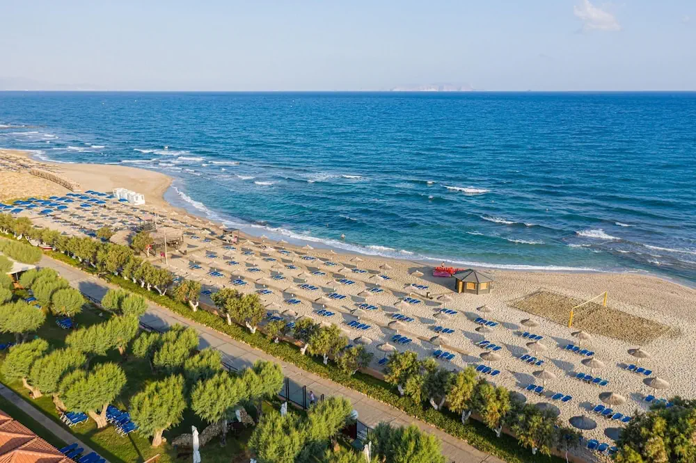 HOTEL: Anissa Beach and Village