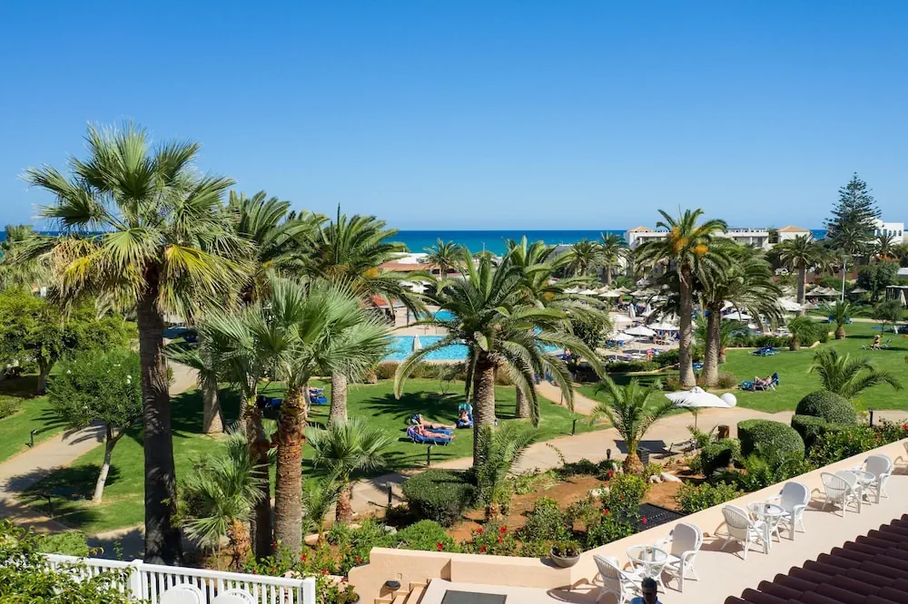 HOTEL: Anissa Beach and Village
