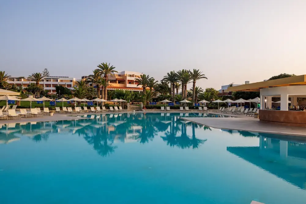 HOTEL: Anissa Beach and Village