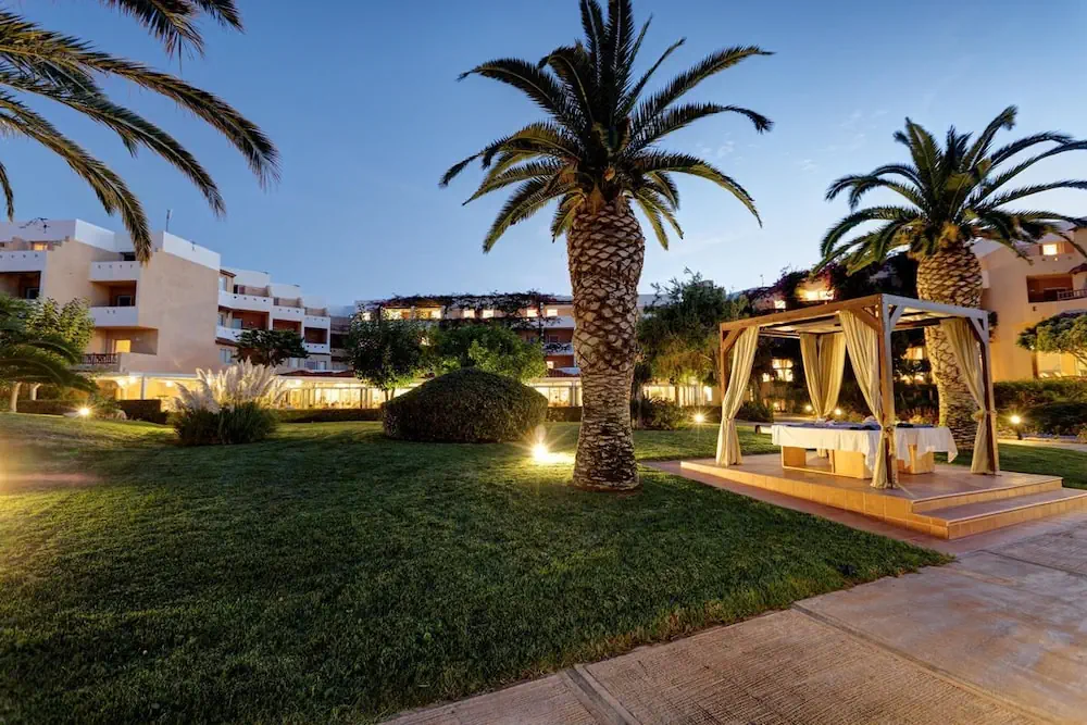 HOTEL: Anissa Beach and Village