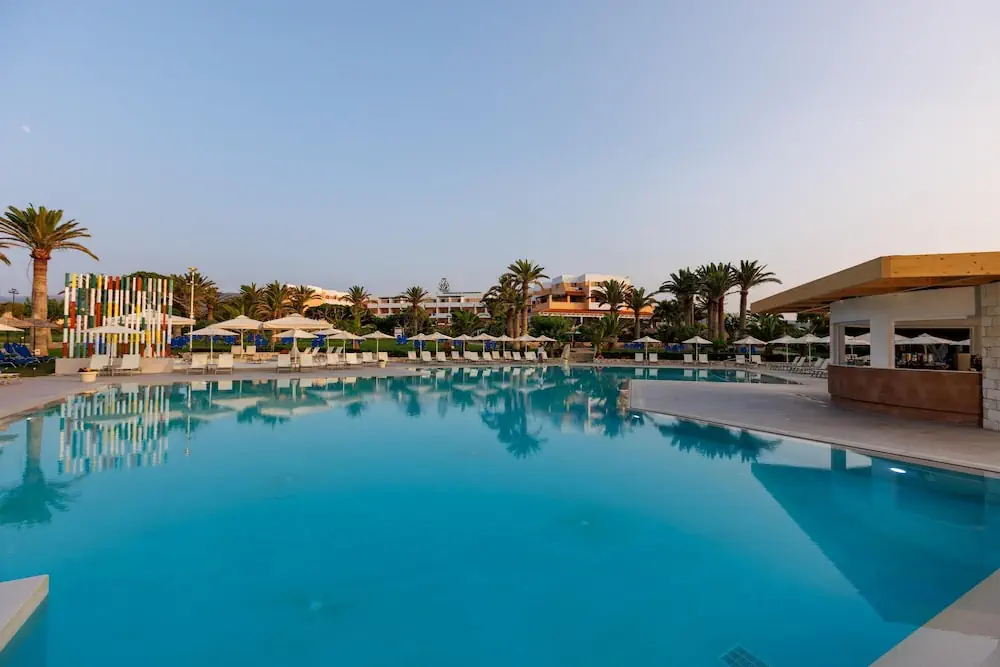 HOTEL: Anissa Beach and Village