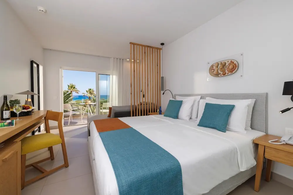 HOTEL: Anissa Beach and Village