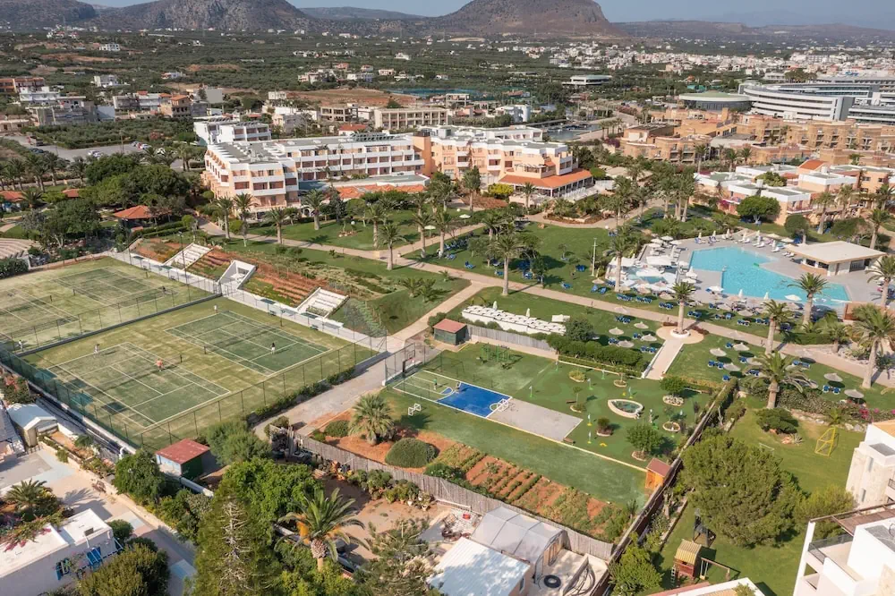 HOTEL: Anissa Beach and Village