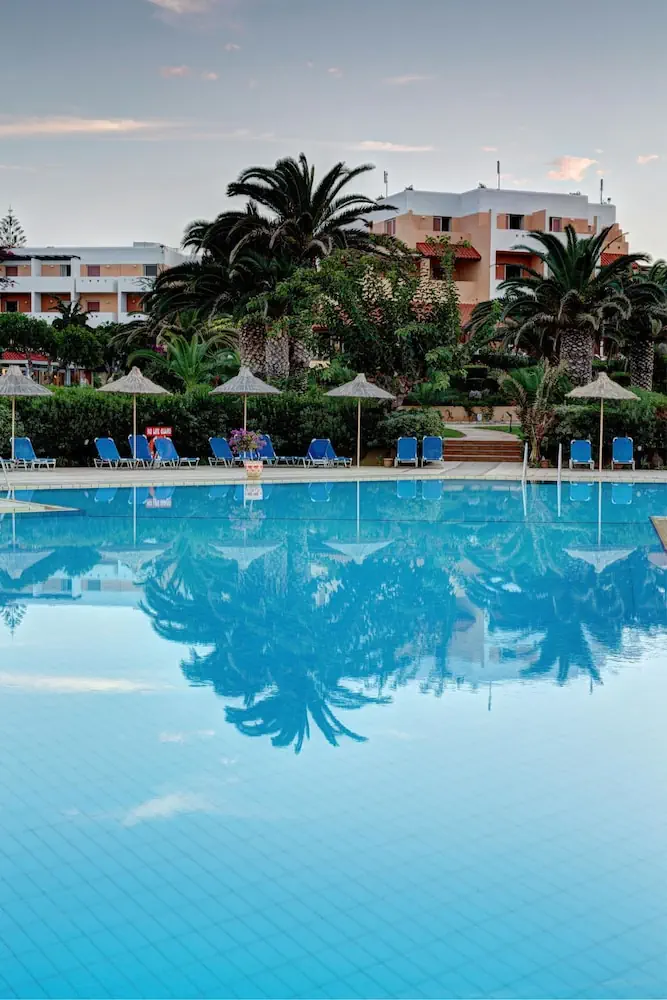 HOTEL: Anissa Beach and Village