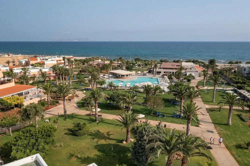 HOTEL: Anissa Beach and Village