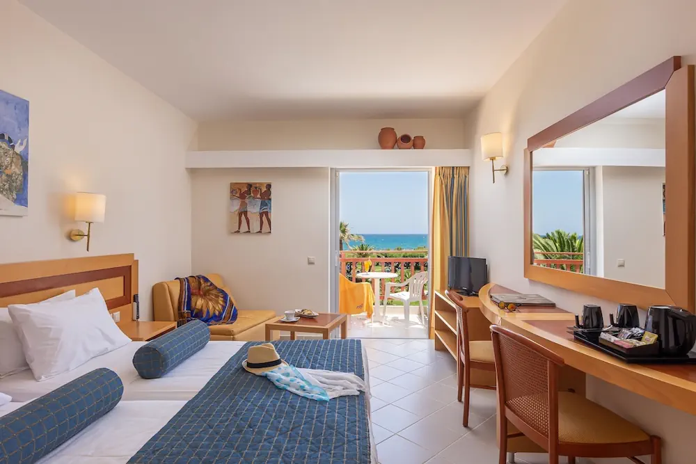 HOTEL: Anissa Beach and Village