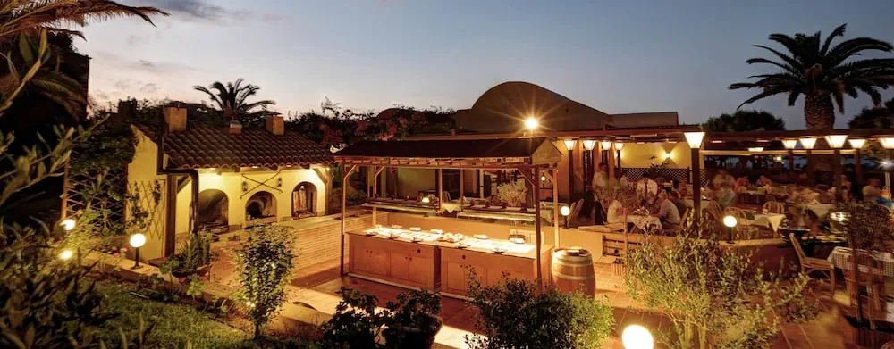 HOTEL: Anissa Beach and Village