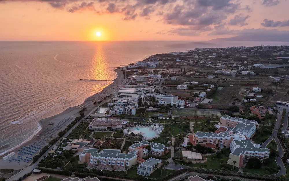HOTEL: Anissa Beach and Village