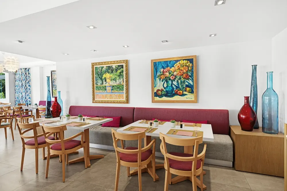 HOTEL: Bahía Suites Camp De Mar