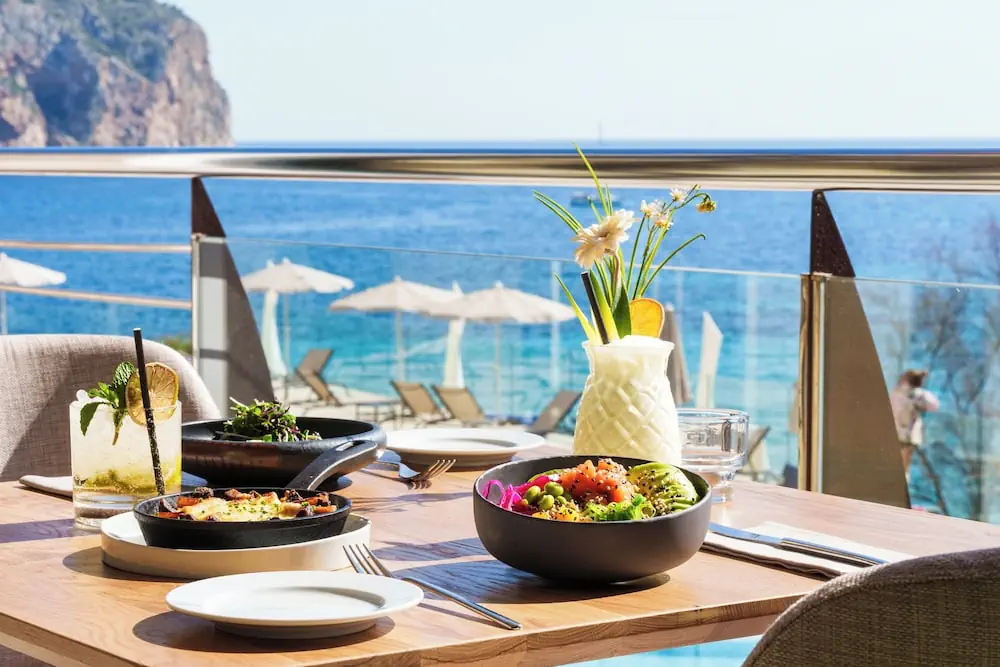 HOTEL: Bahía Suites Camp De Mar