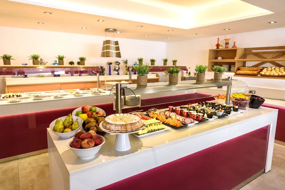 HOTEL: Bahía Suites Camp De Mar