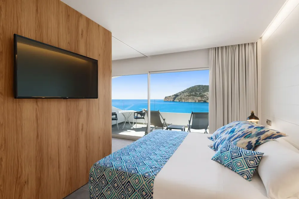HOTEL: Bahía Suites Camp De Mar