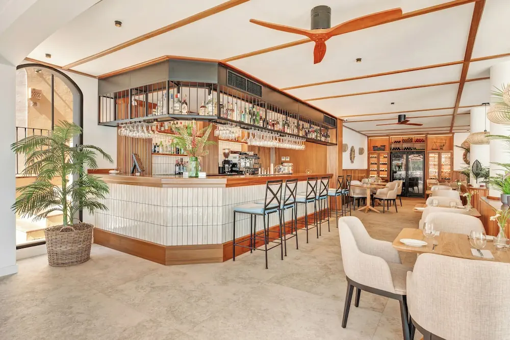 HOTEL: Bahía Suites Camp De Mar