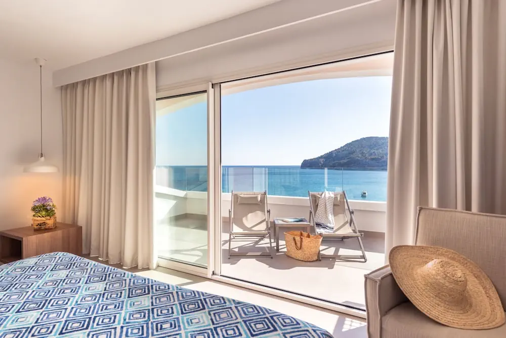 HOTEL: Bahía Suites Camp De Mar