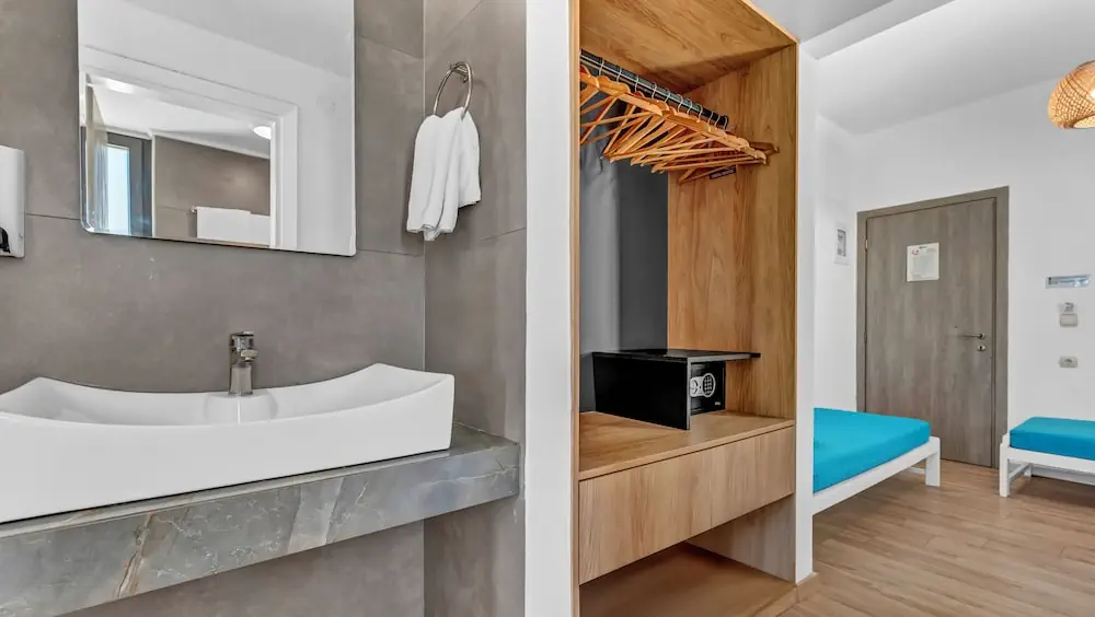 HOTEL: Sunset Beach Hotel