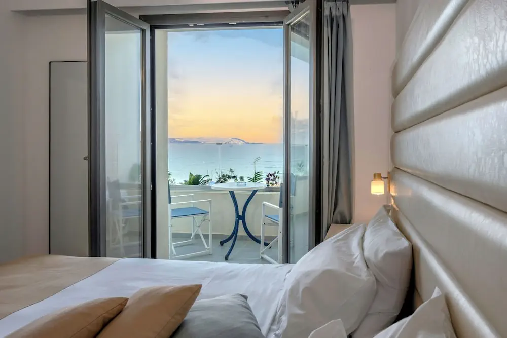 HOTEL: Sunset Beach Hotel