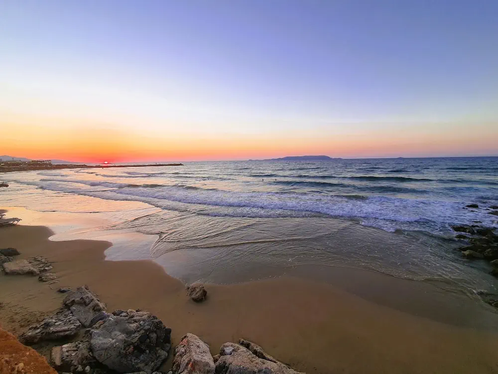 HOTEL: Sunset Beach Hotel