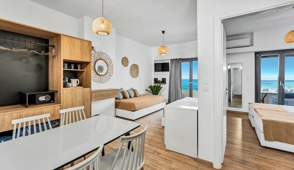 HOTEL: Sunset Beach Hotel