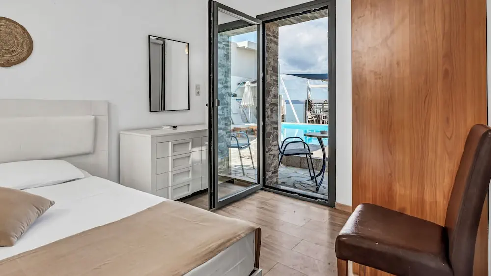 HOTEL: Sunset Beach Hotel