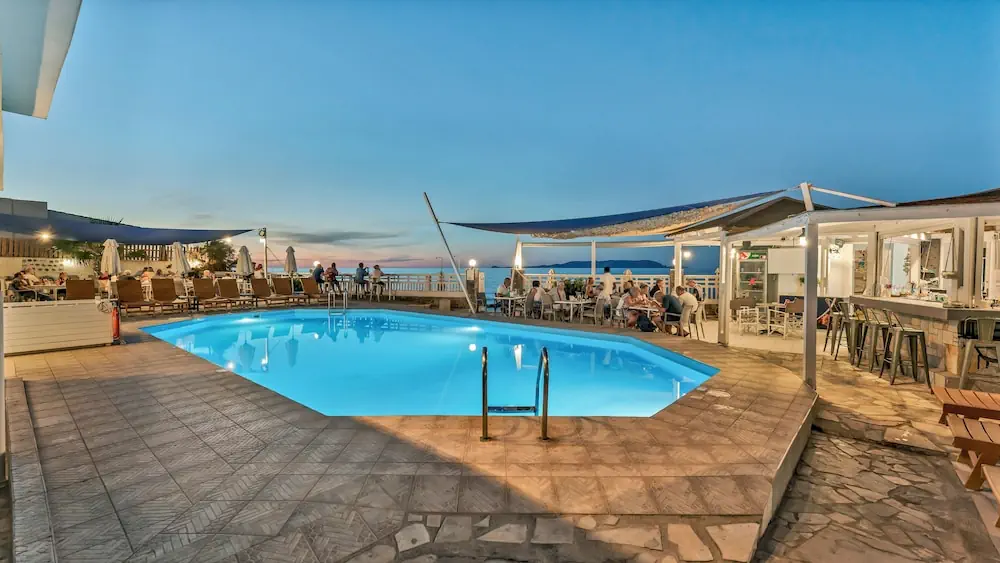 HOTEL: Sunset Beach Hotel