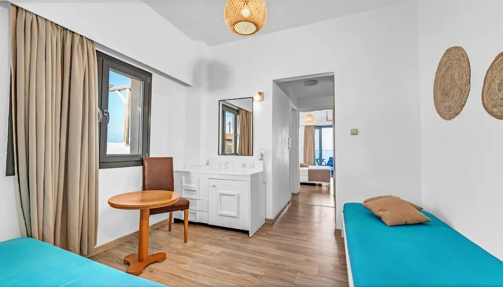 HOTEL: Sunset Beach Hotel
