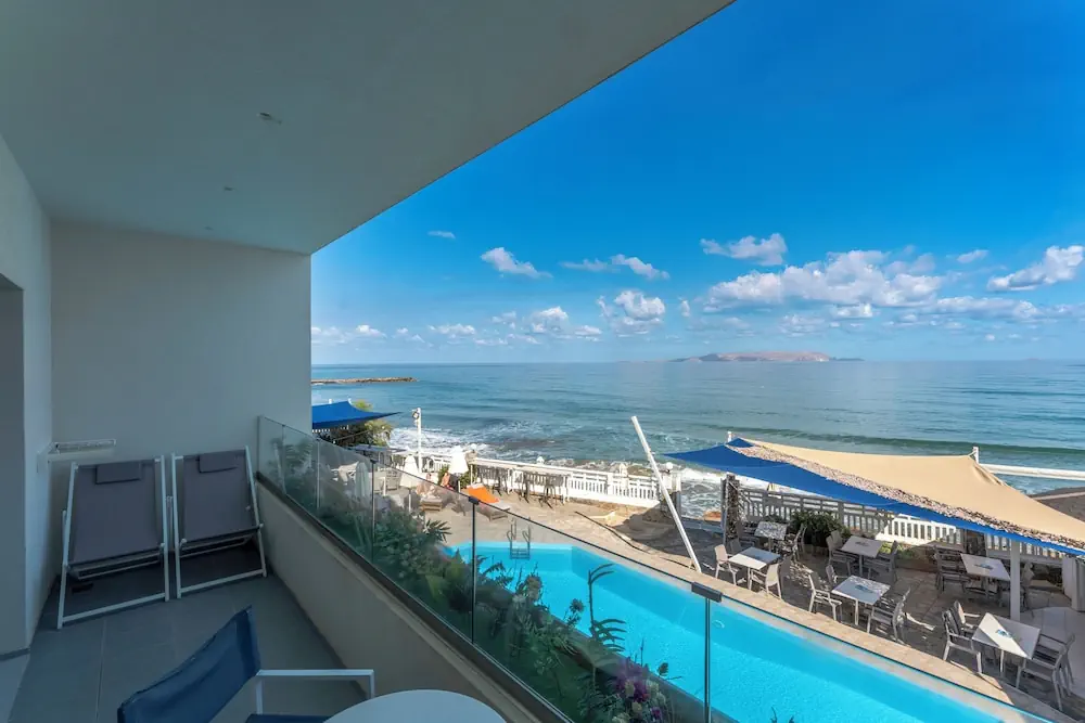 HOTEL: Sunset Beach Hotel