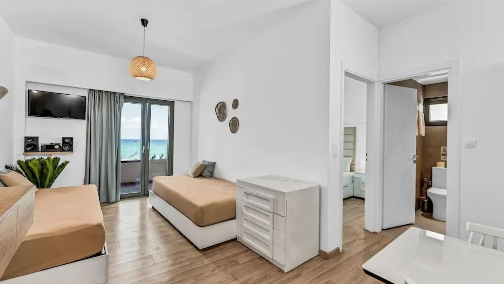 HOTEL: Sunset Beach Hotel