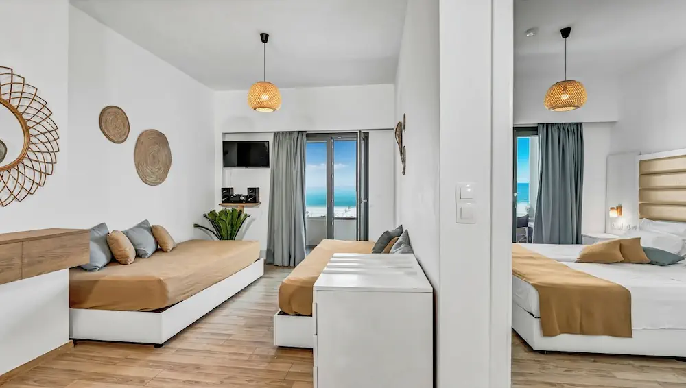 HOTEL: Sunset Beach Hotel