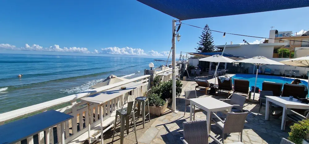 HOTEL: Sunset Beach Hotel