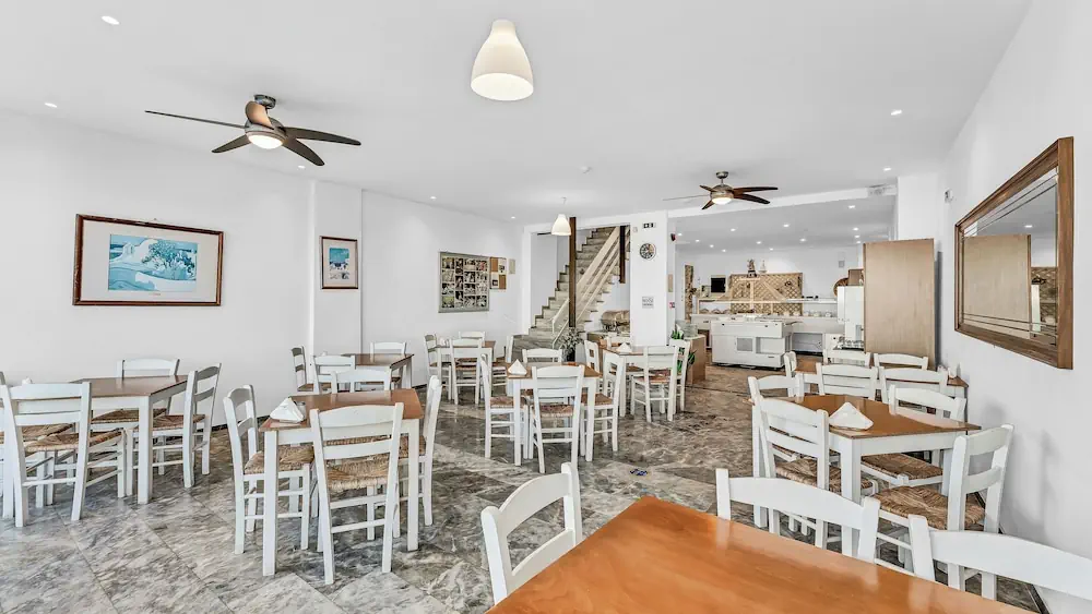 HOTEL: Sunset Beach Hotel