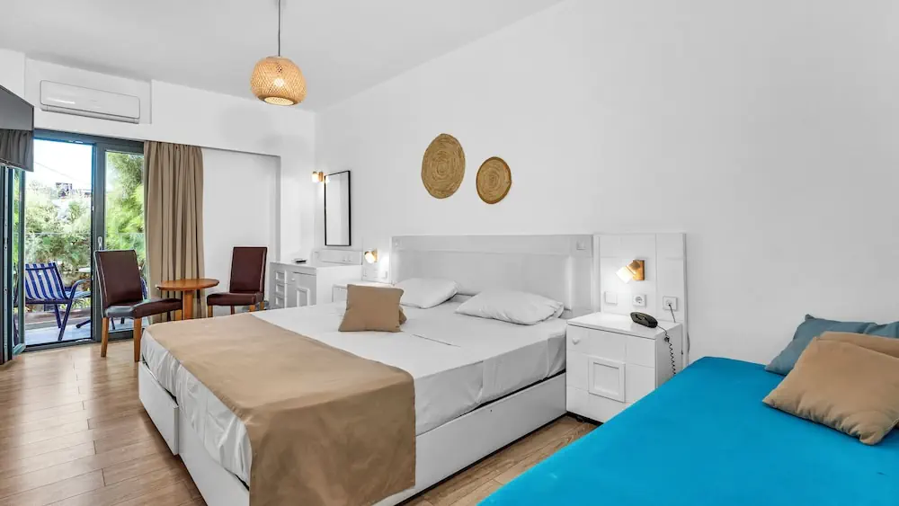 HOTEL: Sunset Beach Hotel