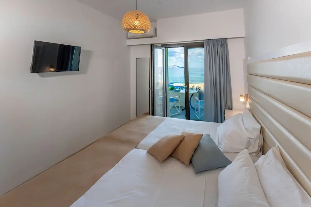 HOTEL: Sunset Beach Hotel