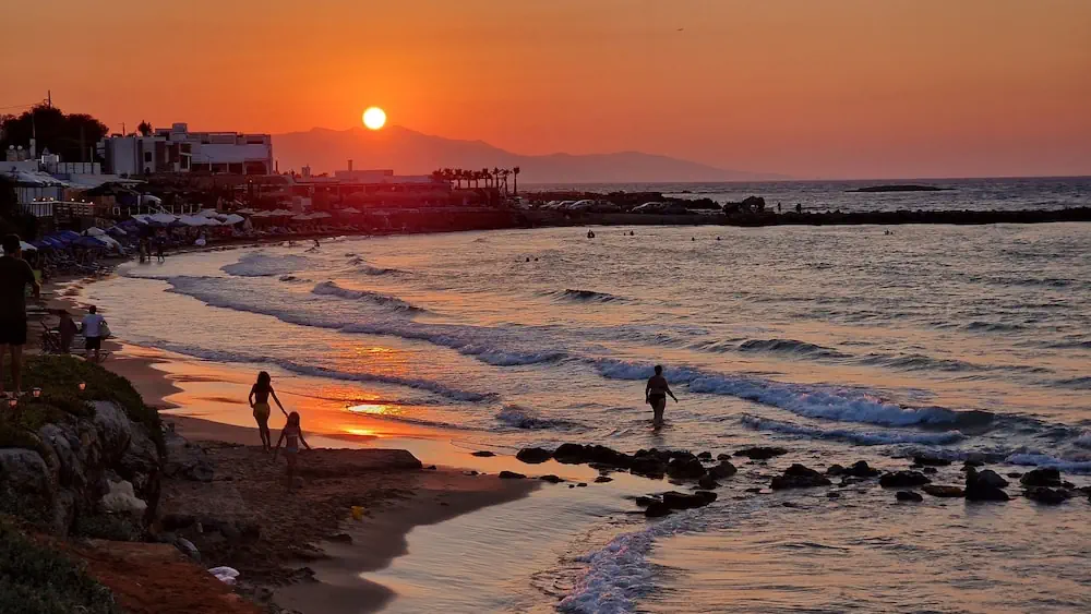 HOTEL: Sunset Beach Hotel