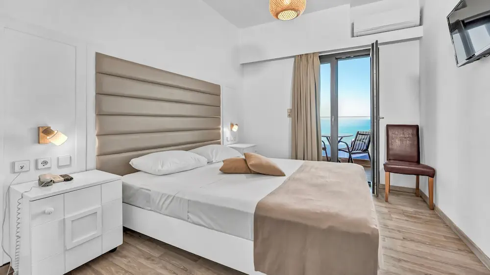 HOTEL: Sunset Beach Hotel